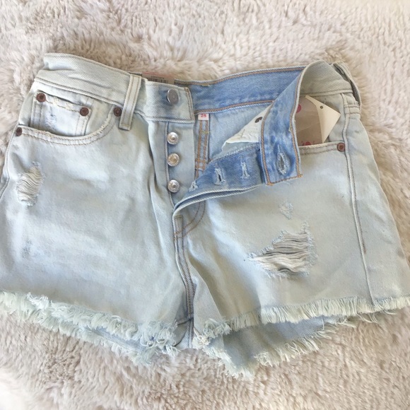 Levi’s wedgie fit high rise ripped cutoff shorts - Picture 14 of 16
